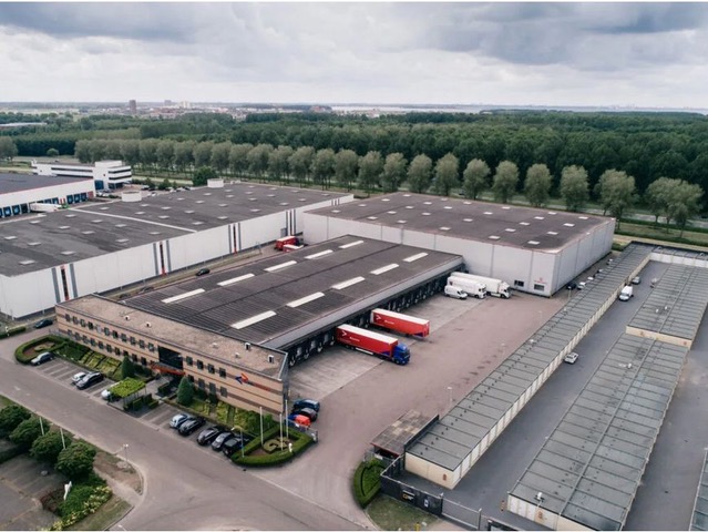 Large-scale logistics facility located in Almere - RENEW Real Estate Project